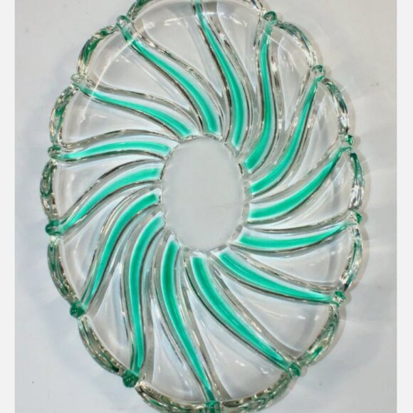 Mikasa Glass Candy Dish Bowl Oval Christmas Candy Green Swirl 9 1/4" x 6 1/2" - Picture 4 of 7